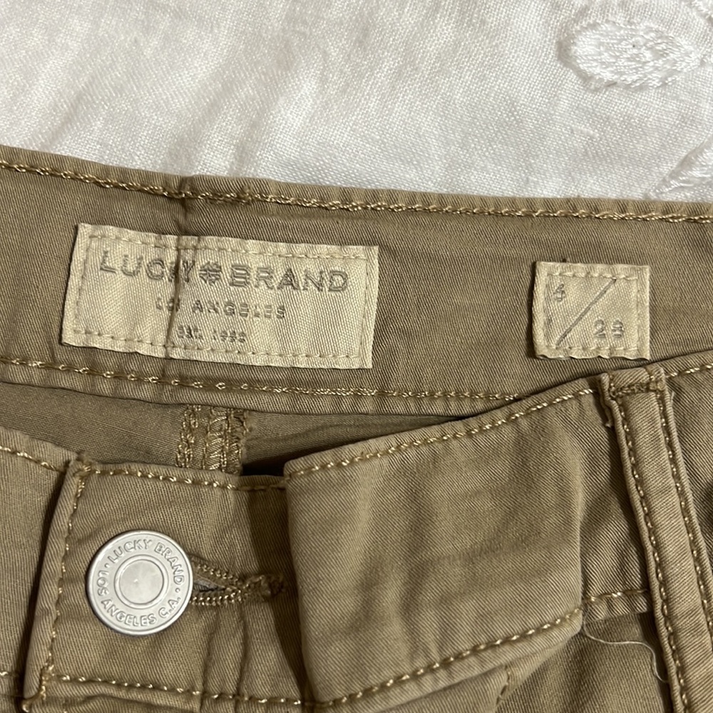 Lucky brand khakis pleated knee area